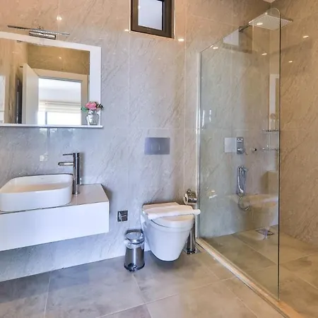 Вилла Fascinating With Private Indoor Pool, Garden And Jacuzzi In Kalkan, Kas Bezirgan